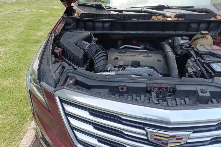 Used Cadillac XT5 2018 25T Luxury Model Engine Bay Right
