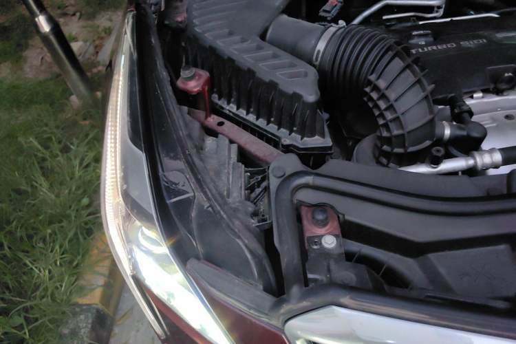 Used Cadillac XT5 2018 25T Luxury Model Engine Bay Right