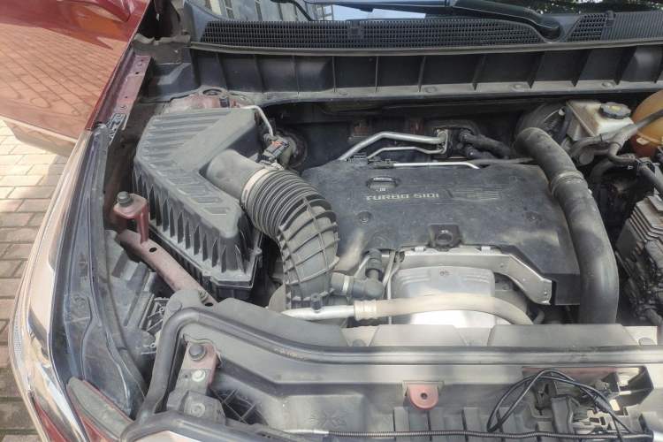 Used Cadillac XT5 2018 25T Luxury Model Engine Bay Right