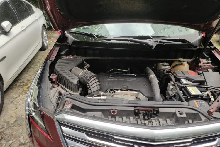 Used Cadillac XT5 2018 25T Luxury Model Engine Bay Right