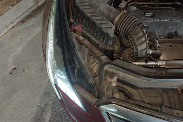 Used Cadillac XT5 2018 28E Four-Wheel Drive Tech Version Engine Bay Right