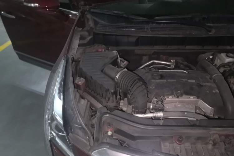 Used Cadillac XT5 2018 25T Luxury Model Engine Bay Right