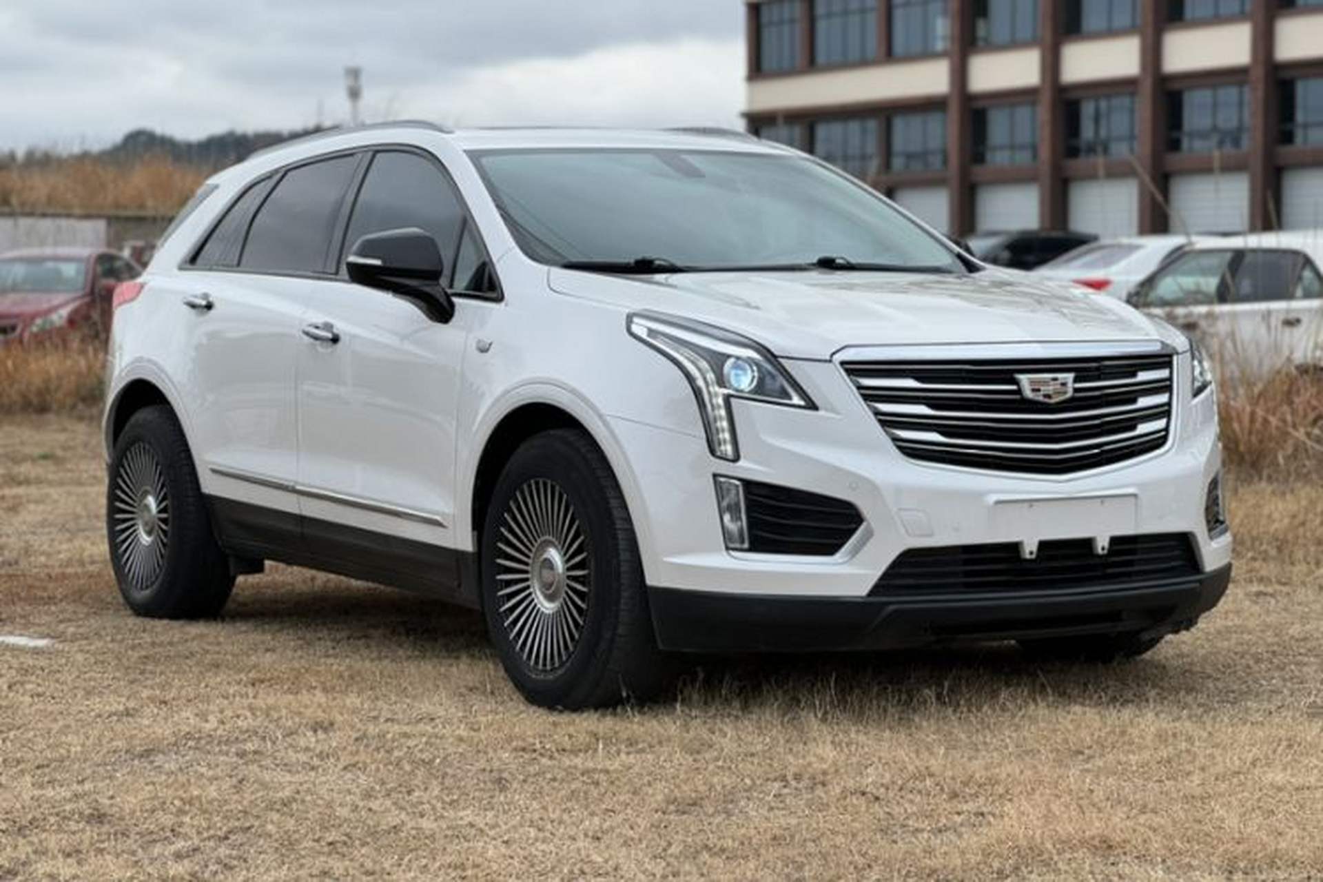 Used Cadillac XT5 2018 25T Luxury Model Exterior 3
