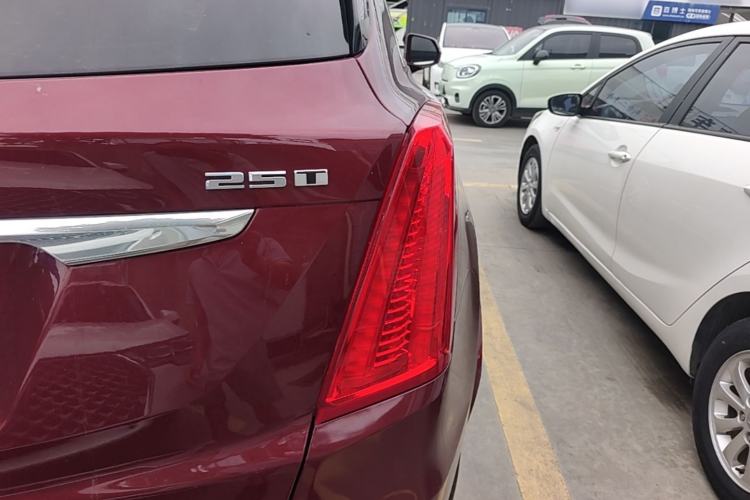 Used Cadillac XT5 2018 25T Luxury Model Exterior 3