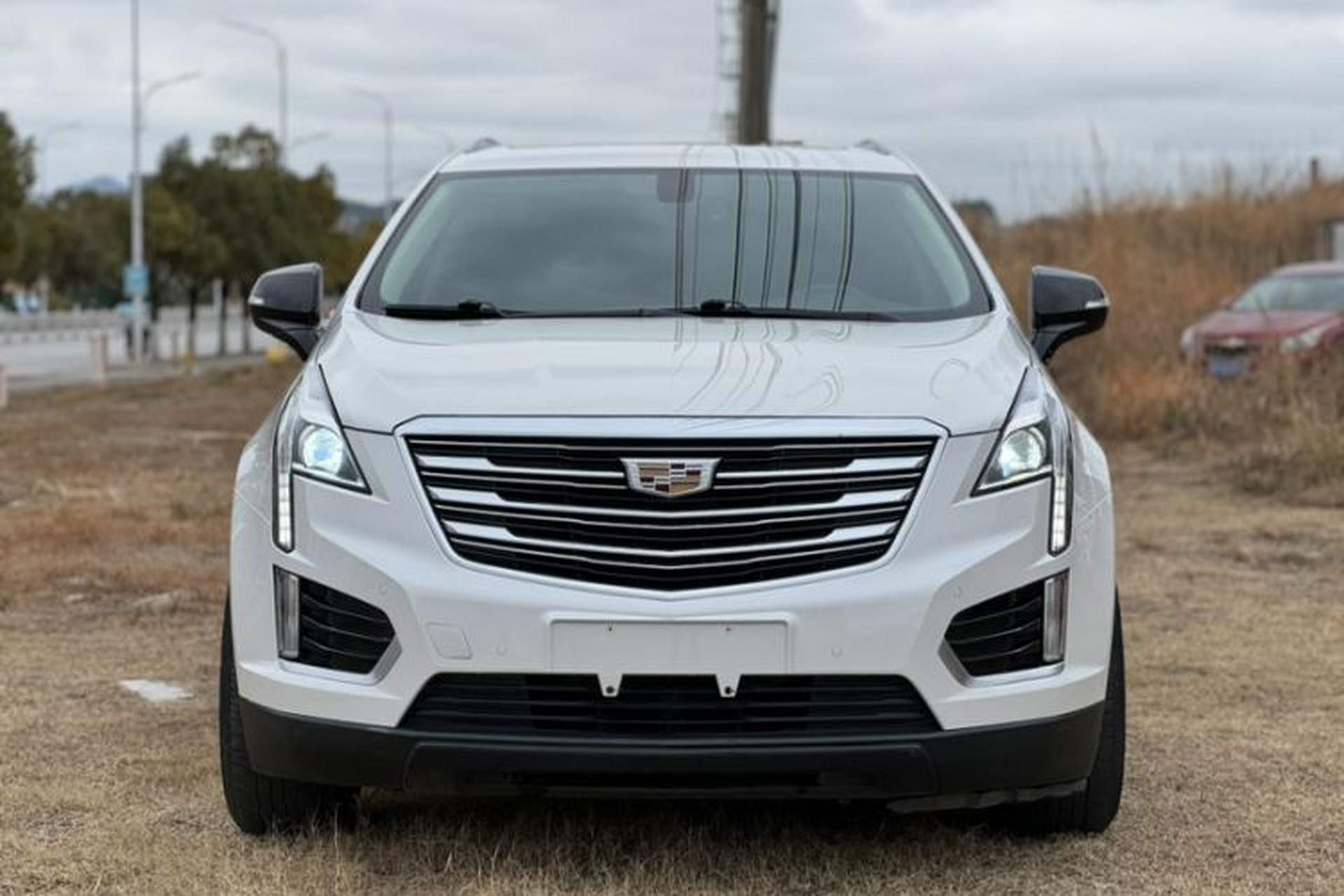 Used Cadillac XT5 2018 25T Luxury Model Exterior 4