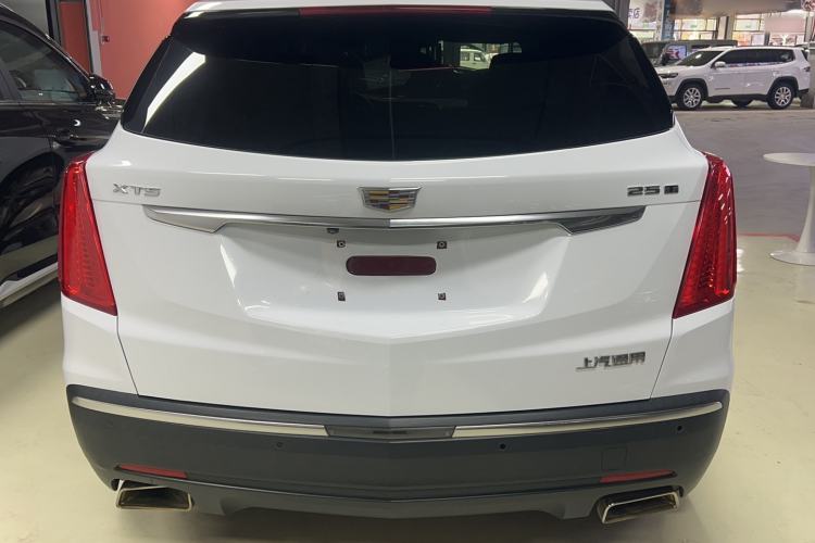 Used Cadillac XT5 2018 25T Luxury Model Exterior 4