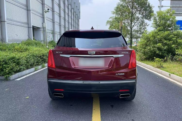Used Cadillac XT5 2018 25T Luxury Model Exterior 4