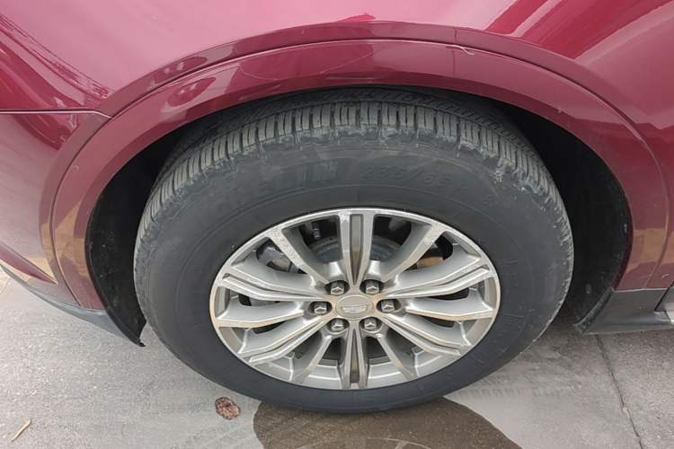 Used Cadillac XT5 2018 25T Luxury Model Exterior 4