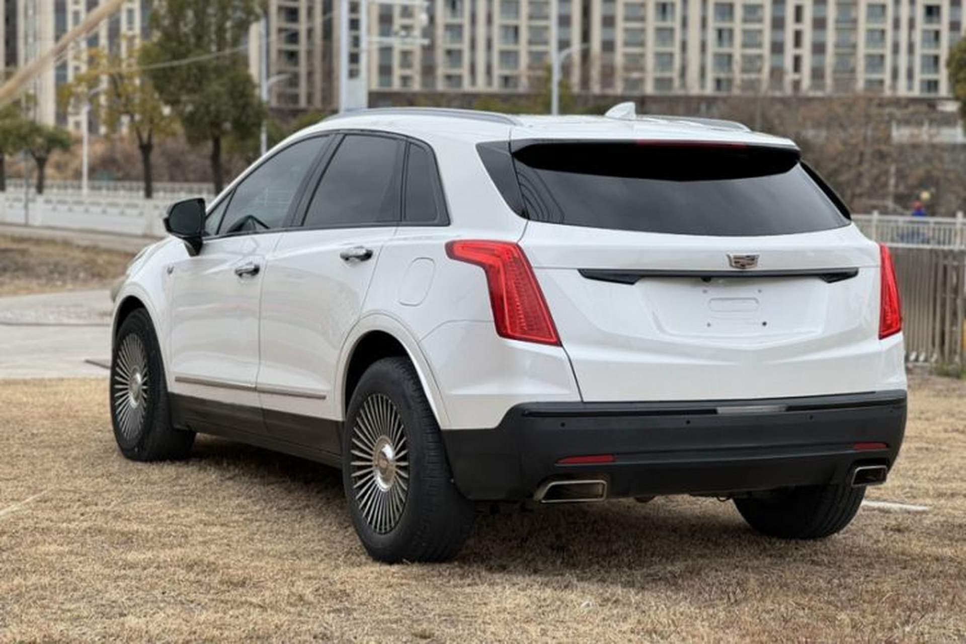 Used Cadillac XT5 2018 25T Luxury Model Exterior 5
