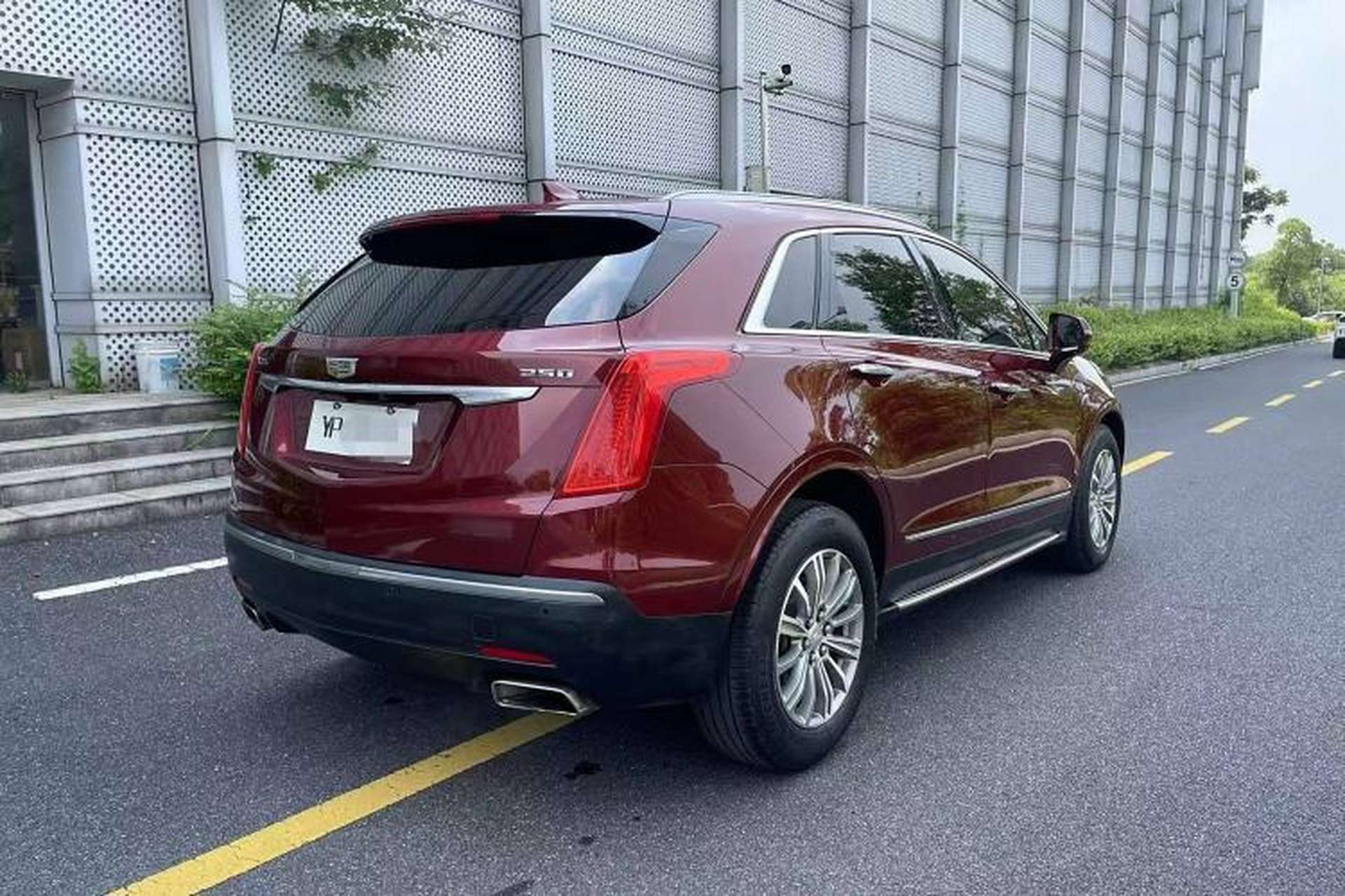 Used Cadillac XT5 2018 25T Luxury Model Exterior 5