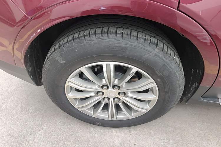 Used Cadillac XT5 2018 25T Luxury Model Exterior 5