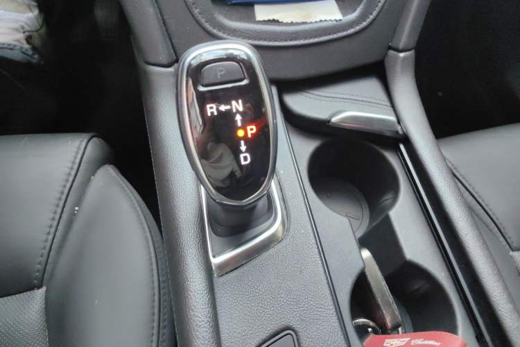 Used Cadillac XT5 2018 25T Luxury Model Gear Lever