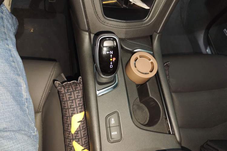 Used Cadillac XT5 2018 25T Luxury Model Gear Lever