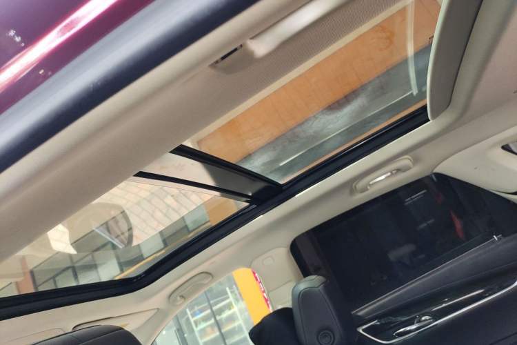 Used Cadillac XT5 2018 25T Luxury Model Headliner