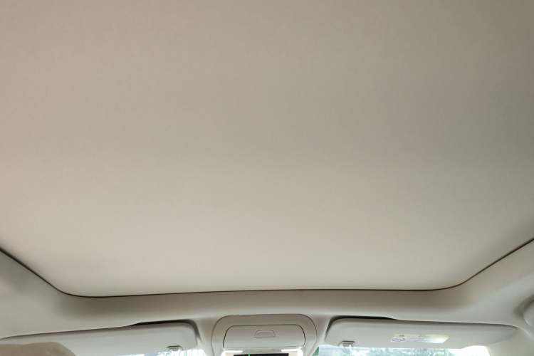 Used Cadillac XT5 2018 25T Luxury Model Headliner