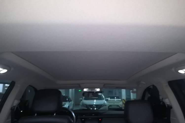 Used Cadillac XT5 2018 25T Luxury Model Headliner