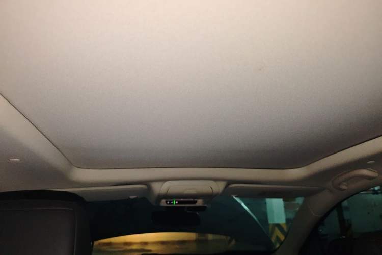 Used Cadillac XT5 2018 25T Luxury Model Headliner