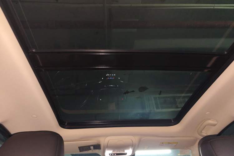 Used Cadillac XT5 2018 25T Luxury Model Headliner