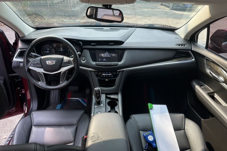 Used Cadillac XT5 2018 25T Luxury Model Interior 1
