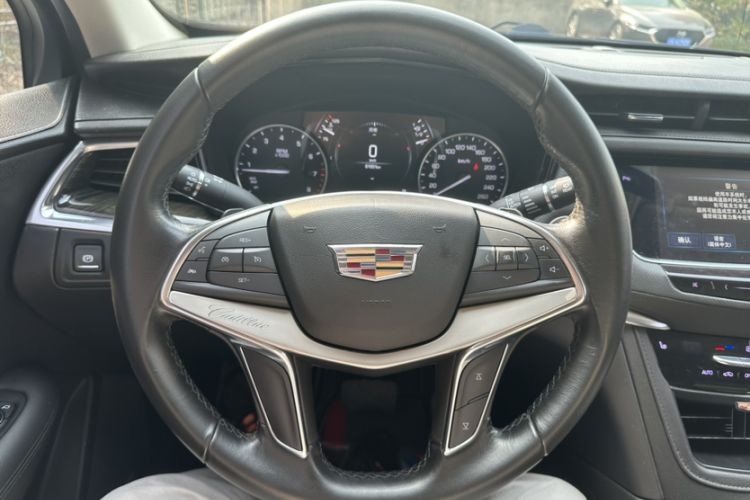 Used Cadillac XT5 2018 25T Luxury Model Interior 2