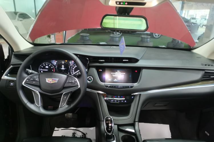 Used Cadillac XT5 2018 25T Luxury Model Interior 2