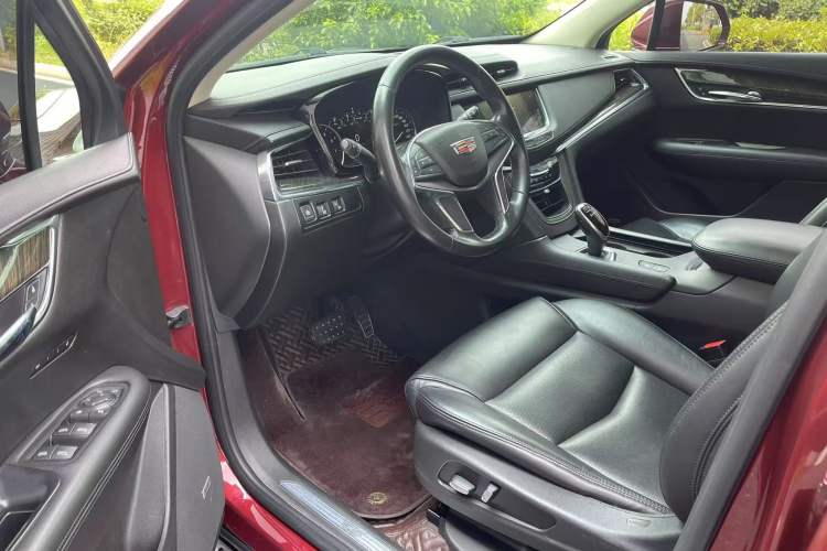 Used Cadillac XT5 2018 25T Luxury Model Interior 2