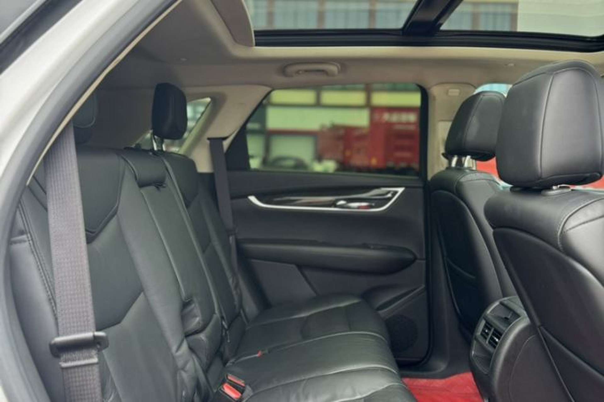 Used Cadillac XT5 2018 25T Luxury Model Interior 3