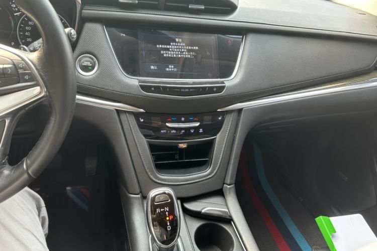 Used Cadillac XT5 2018 25T Luxury Model Interior 3