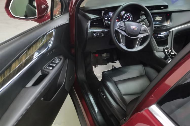 Used Cadillac XT5 2018 25T Luxury Model Interior 3