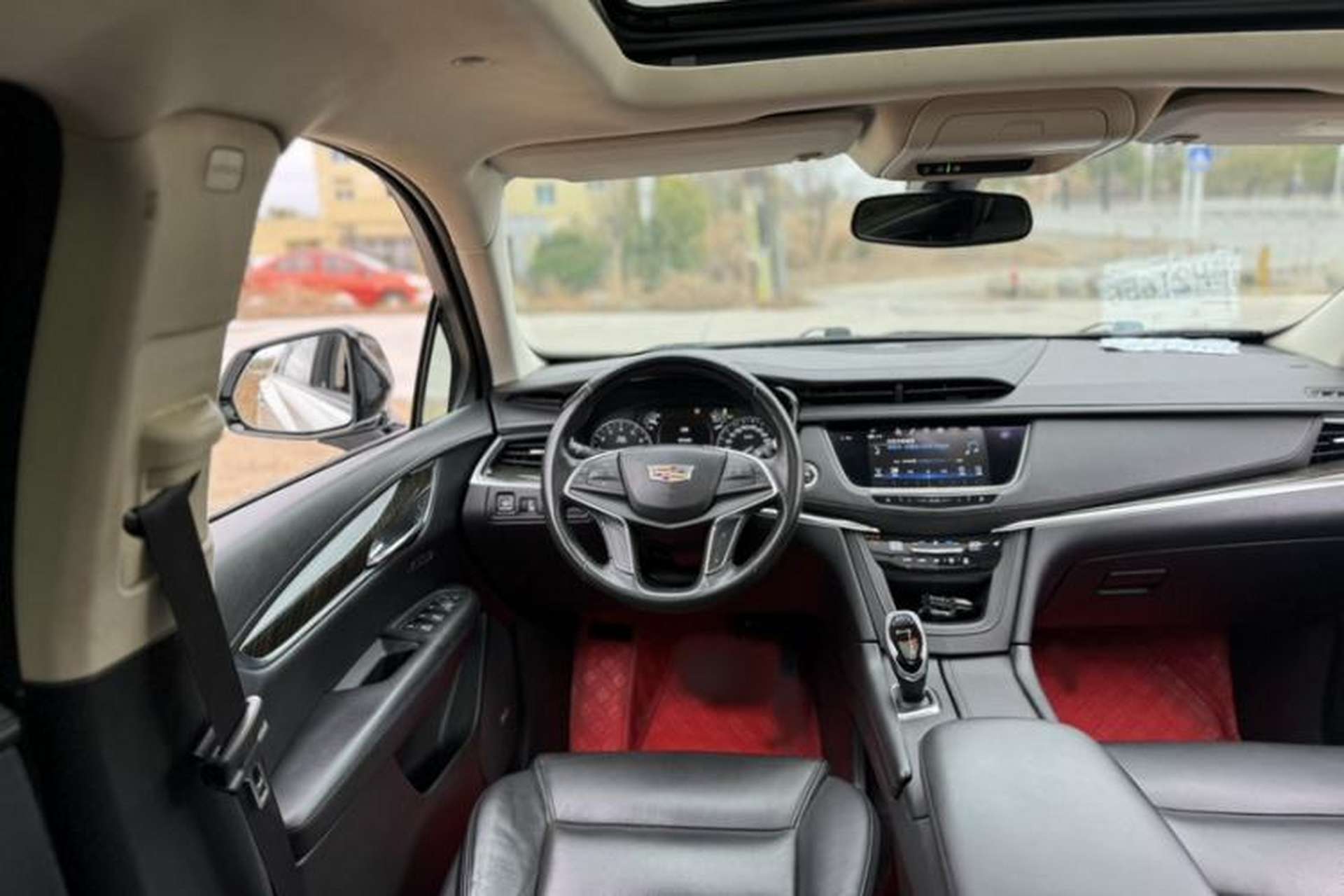 Used Cadillac XT5 2018 25T Luxury Model Interior 4