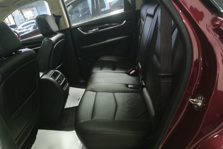 Used Cadillac XT5 2018 25T Luxury Model Interior 4