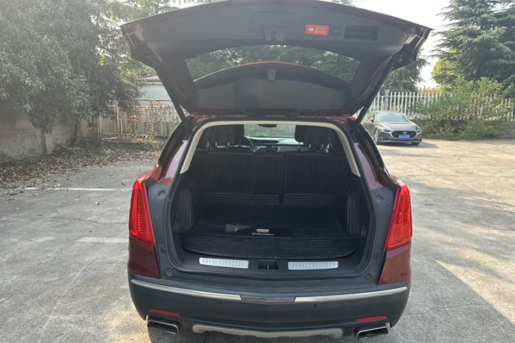 Used Cadillac XT5 2018 25T Luxury Model Interior 7