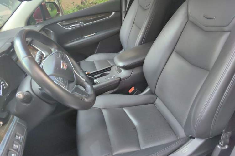 Used Cadillac XT5 2018 25T Luxury Model Left Front Seat
