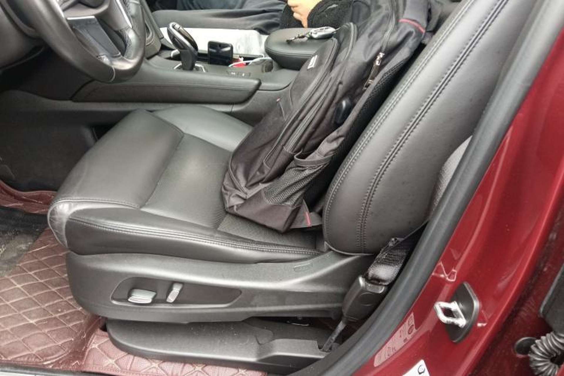 Used Cadillac XT5 2018 25T Luxury Model Left Front Seat