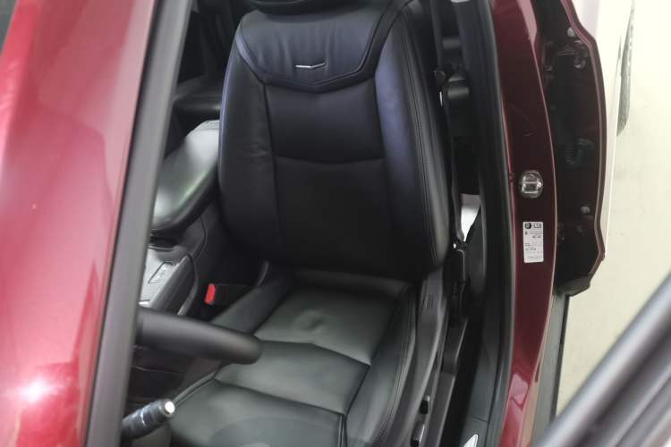 Used Cadillac XT5 2018 25T Luxury Model Left Front Seat