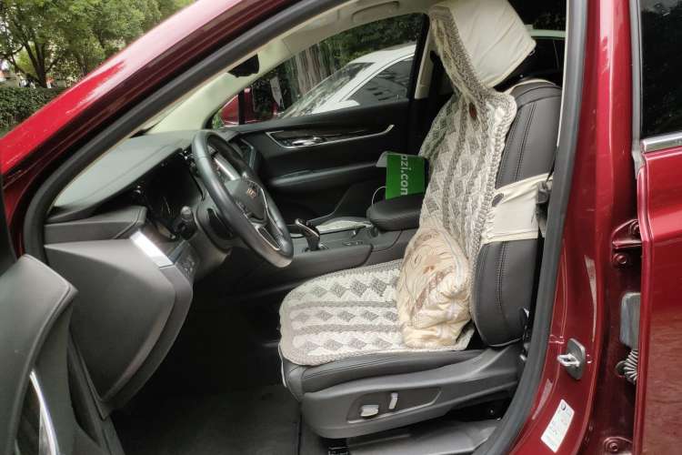 Used Cadillac XT5 2018 25T Luxury Model Left Front Seat