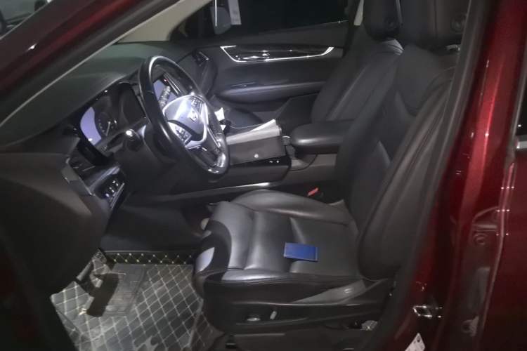 Used Cadillac XT5 2018 25T Luxury Model Left Front Seat