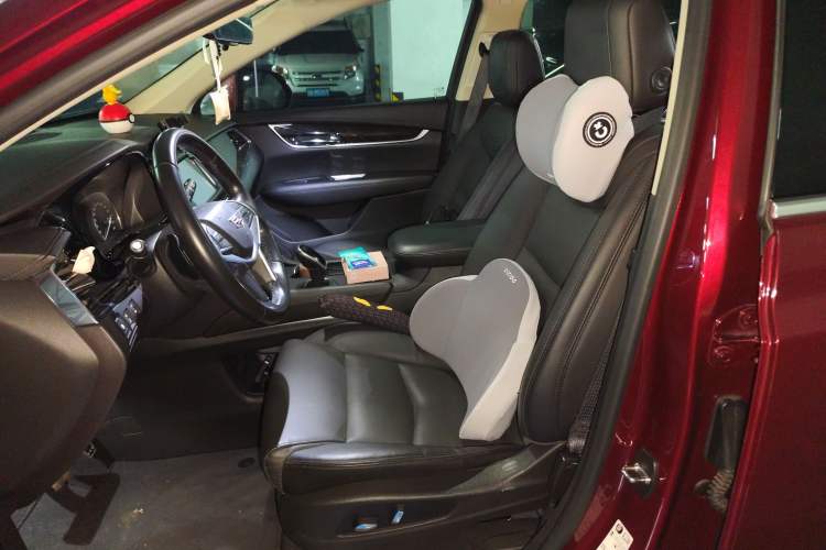 Used Cadillac XT5 2018 25T Luxury Model Left Front Seat