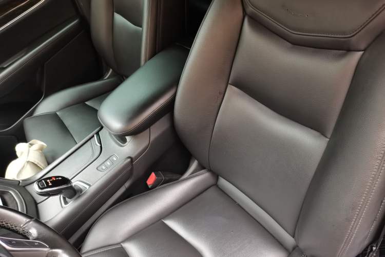 Used Cadillac XT5 2018 28E Four-Wheel Drive Tech Version Left Front Seat
