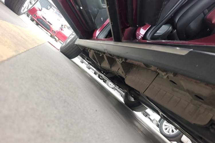 Used Cadillac XT5 2018 25T Luxury Model Left Side Sill