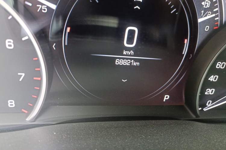 Used Cadillac XT5 2018 25T Luxury Model Odometer Close Up