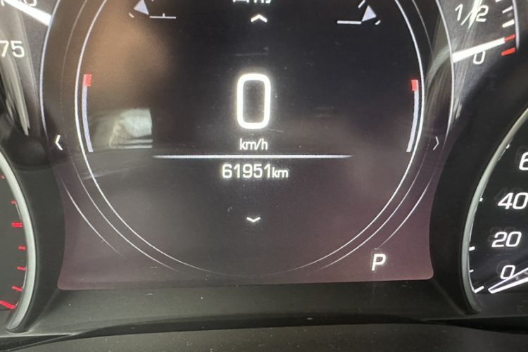 Used Cadillac XT5 2018 25T Luxury Model Odometer Close Up