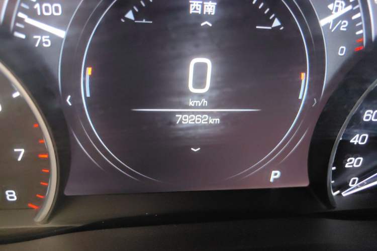 Used Cadillac XT5 2018 25T Luxury Model Odometer Close Up