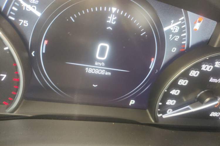 Used Cadillac XT5 2018 25T Luxury Model Odometer Close Up