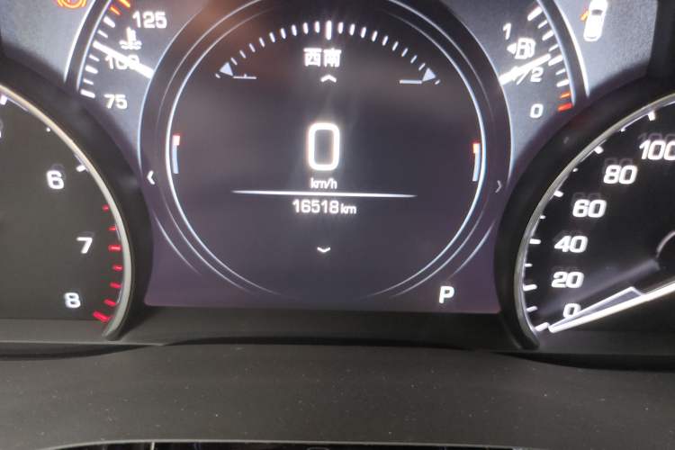 Used Cadillac XT5 2018 25T Luxury Model Odometer Close Up