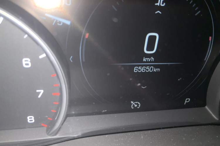 Used Cadillac XT5 2018 25T Luxury Model Odometer Close Up