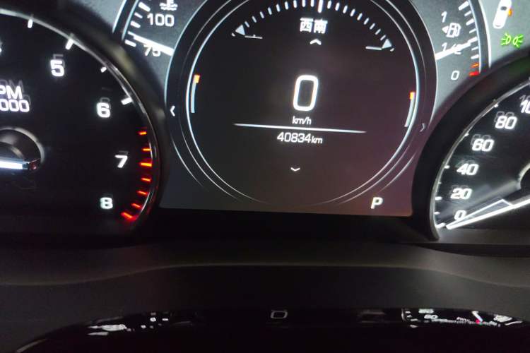 Used Cadillac XT5 2018 25T Luxury Model Odometer Close Up