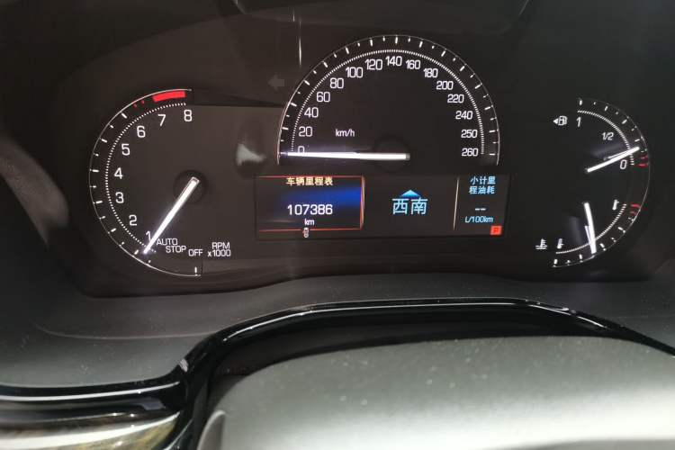 Used Cadillac XT5 2018 28E Four-Wheel Drive Tech Version Odometer Close Up