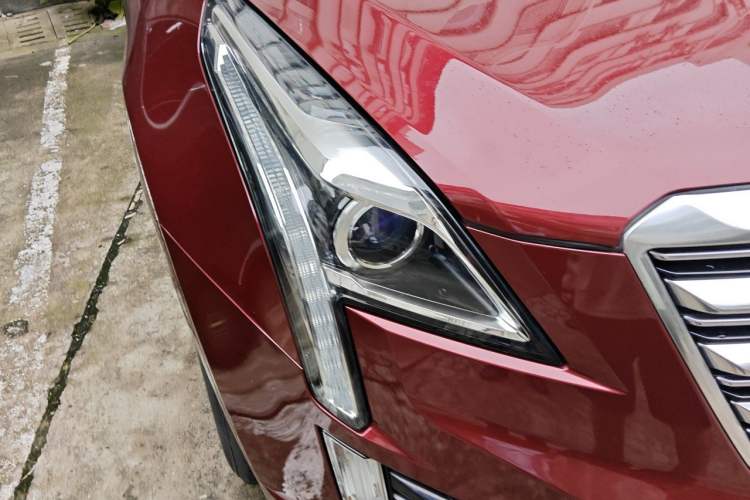 Used Cadillac XT5 2018 25T Luxury Model Right Front Headlight
