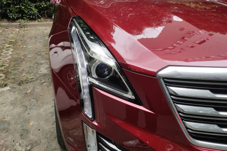 Used Cadillac XT5 2018 25T Luxury Model Right Front Headlight